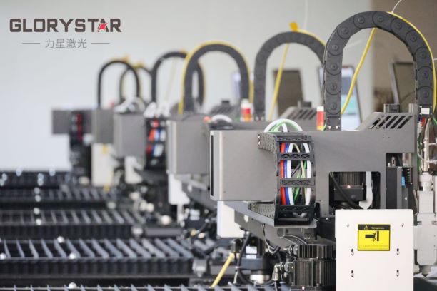 激光切割機(jī)鏡片出現(xiàn)油水怎么辦?看完你就學(xué)會(huì) 激光切割機(jī)鏡片出現(xiàn)油水怎么辦?看完你就學(xué)會(huì)