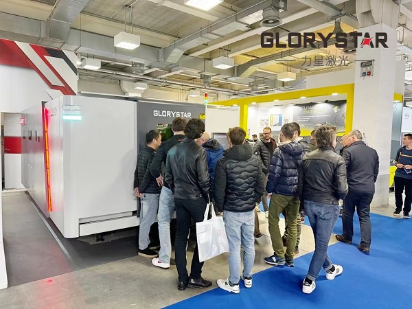 力星激光萬瓦級激光切割機(jī)亮相意大利工業(yè)展，引爆行業(yè)熱潮