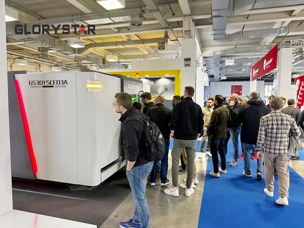 力星激光萬瓦級激光切割機(jī)亮相意大利工業(yè)展，引爆行業(yè)熱潮