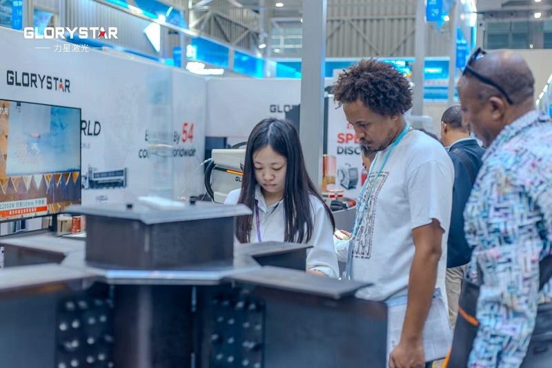 秋季廣交會(huì)現(xiàn)場首日流量爆滿!力星激光科技盛宴攬獲海內(nèi)外友人一致好評(píng)! 秋季廣交會(huì)現(xiàn)場首日流量爆滿!力星激光科技盛宴攬獲海內(nèi)外友人一致好評(píng)!