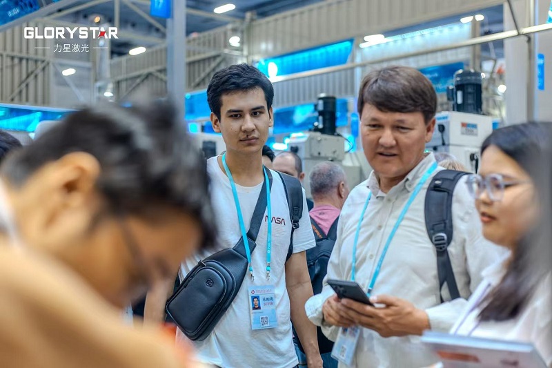 秋季廣交會(huì)現(xiàn)場首日流量爆滿!力星激光科技盛宴攬獲海內(nèi)外友人一致好評(píng)! 秋季廣交會(huì)現(xiàn)場首日流量爆滿!力星激光科技盛宴攬獲海內(nèi)外友人一致好評(píng)!