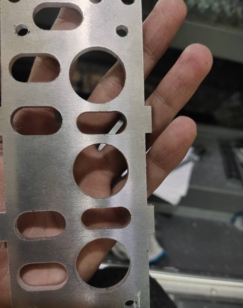 3000W激光切割機用空氣切割4mm厚鋁板工藝參數 3000W激光切割機用空氣切割4mm厚鋁板工藝參數