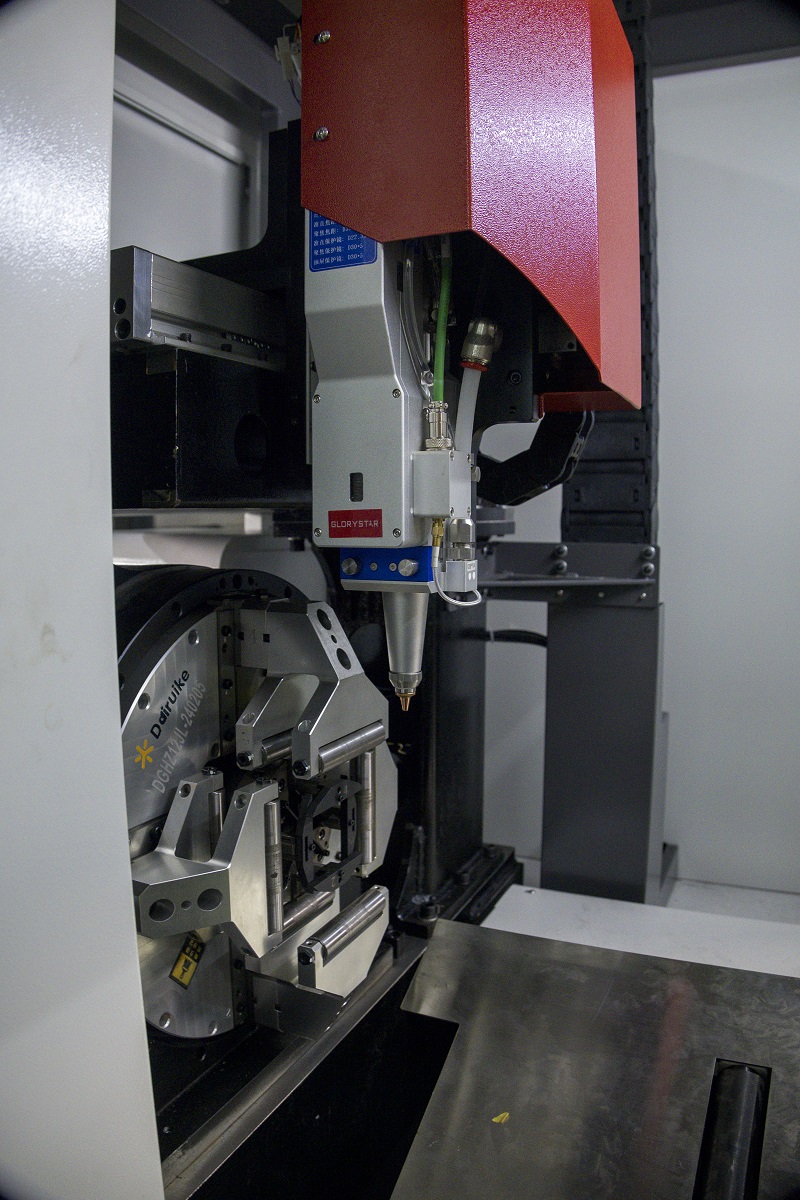 雙卡盤管材激光切管機!讓您實用高效金屬管材加工 雙卡盤管材激光切管機!讓您實用高效金屬管材加工