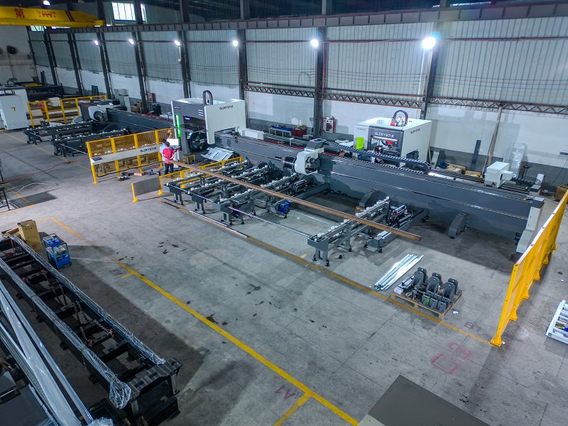 重型管材激光切管機2.jpg 重型管材激光切管機2.jpg